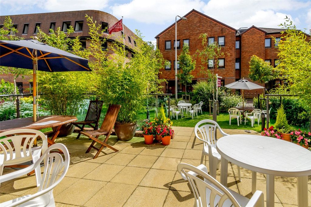 Additional image 12 of 2 bed flat for saleWest Street, Newbury, Berkshire RG14