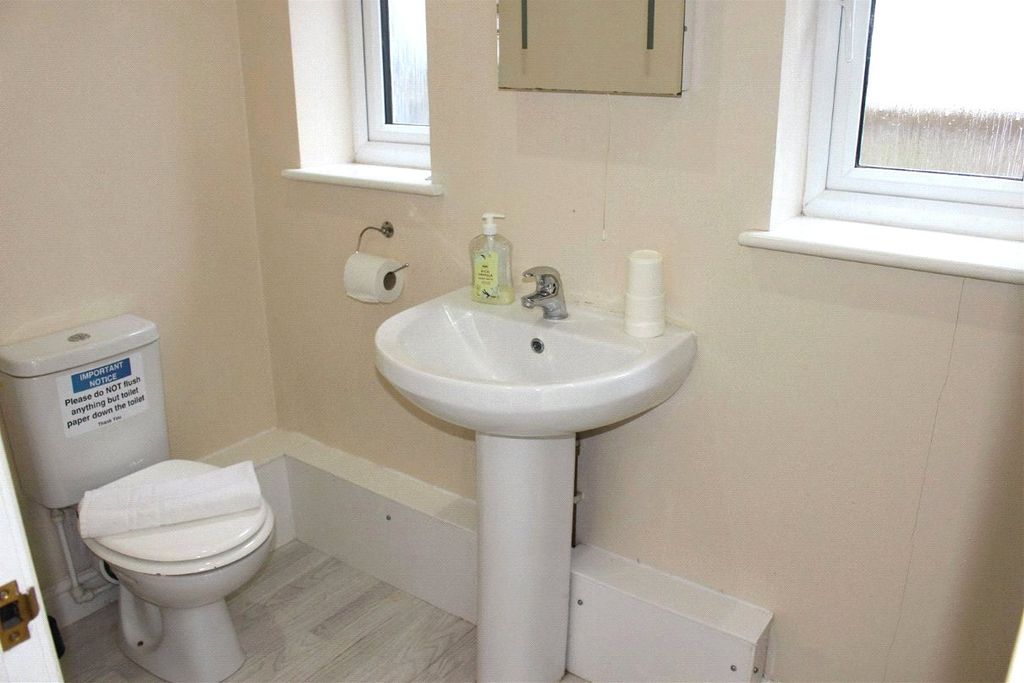 Additional image 5 of 2 bed flat for saleApt 3 (17) Coastal View, Pendine, Carmarthen SA33