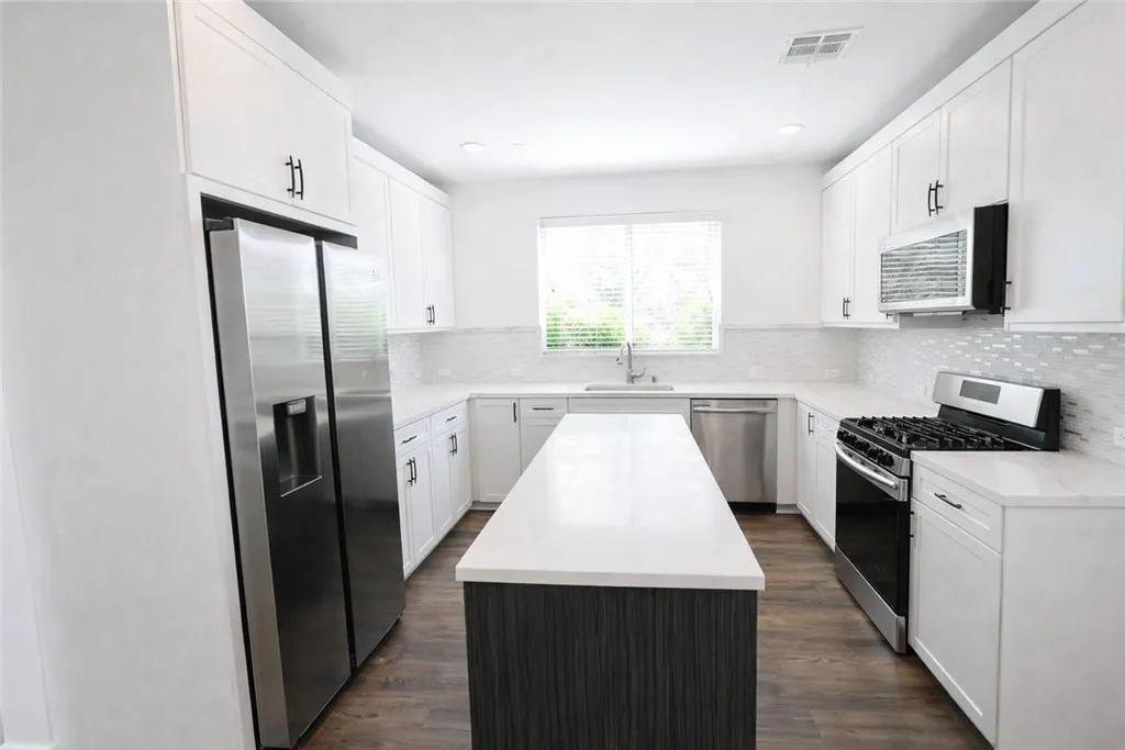 Additional image 12 of 18919 Gault Street, Reseda, CA 91335