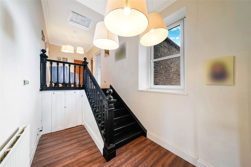 Additional image 2 of 3 bed flat for saleHilton Road, Alloa, Clackmannanshire FK10