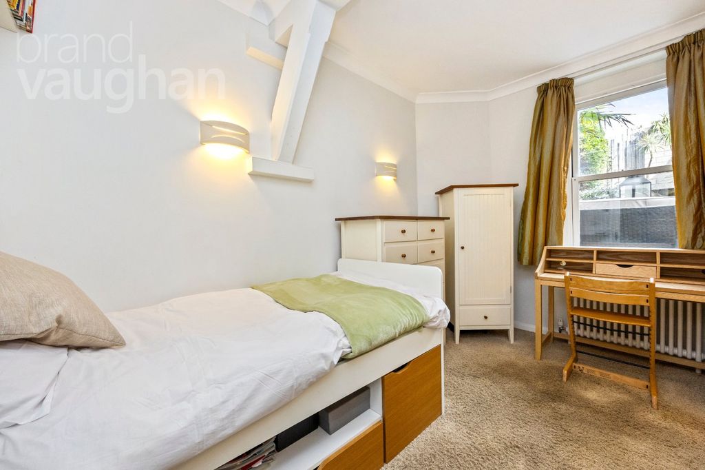 Additional image 14 of 3 bed flat for saleLewes Crescent, Brighton, East Sussex BN2