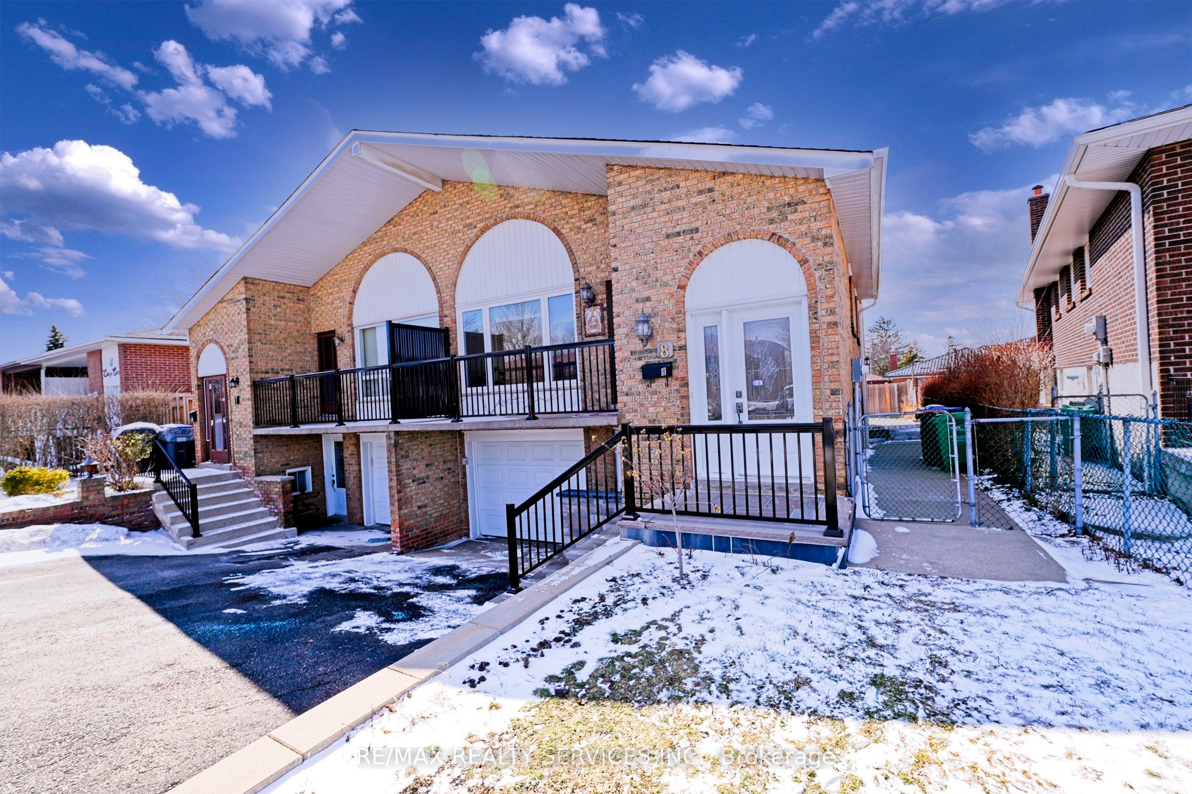 Additional image 3 of 8 Cheryl Court, Brampton, ON, L6V 3C2