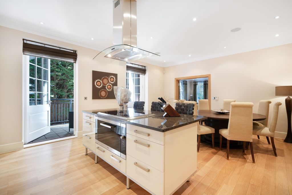 Additional image 4 of 3 bed flat for saleEsher Park Avenue, Esher KT10