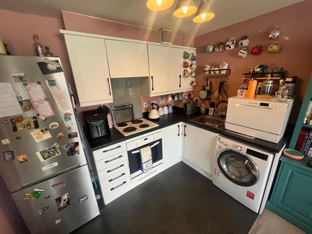 1 bed flat for salePhoebe Road, Pentrechwyth, Swansea SA1 photo 3