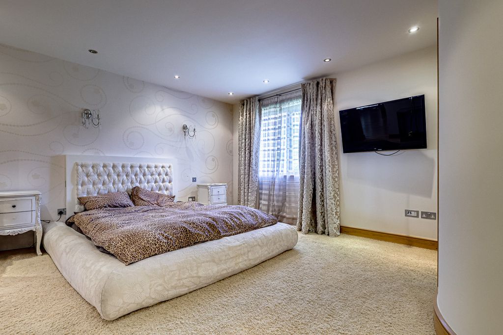Additional image 14 of 2 bed flat for saleChalkwell Esplanade, Chalkwell SS0