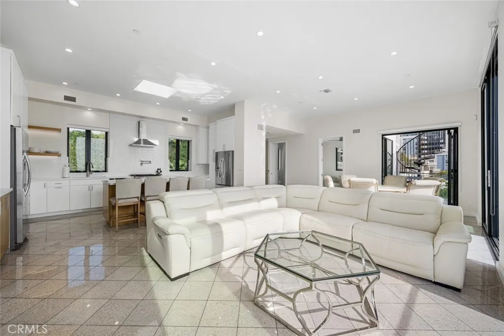 Additional image 6 of 1724 Bluff Pl, Long Beach, CA 90802