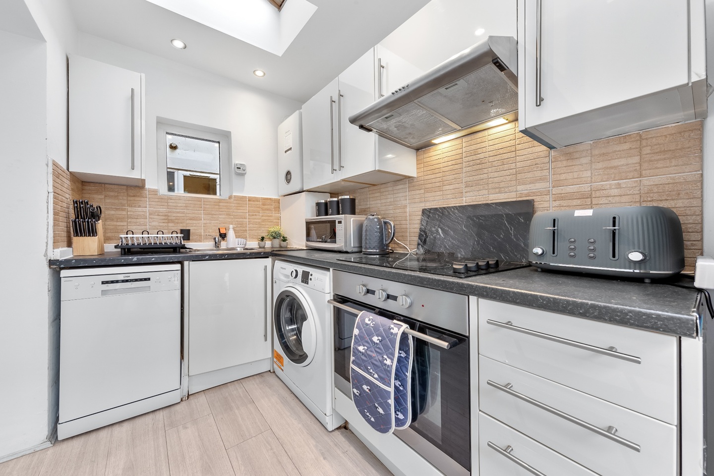 Additional image 9 of 2 Bed Flat, Tremadoc Road, SW4, N1 7GU