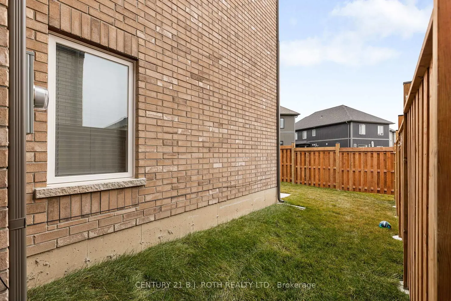 Additional image 20 of 23 Hay Lane 4