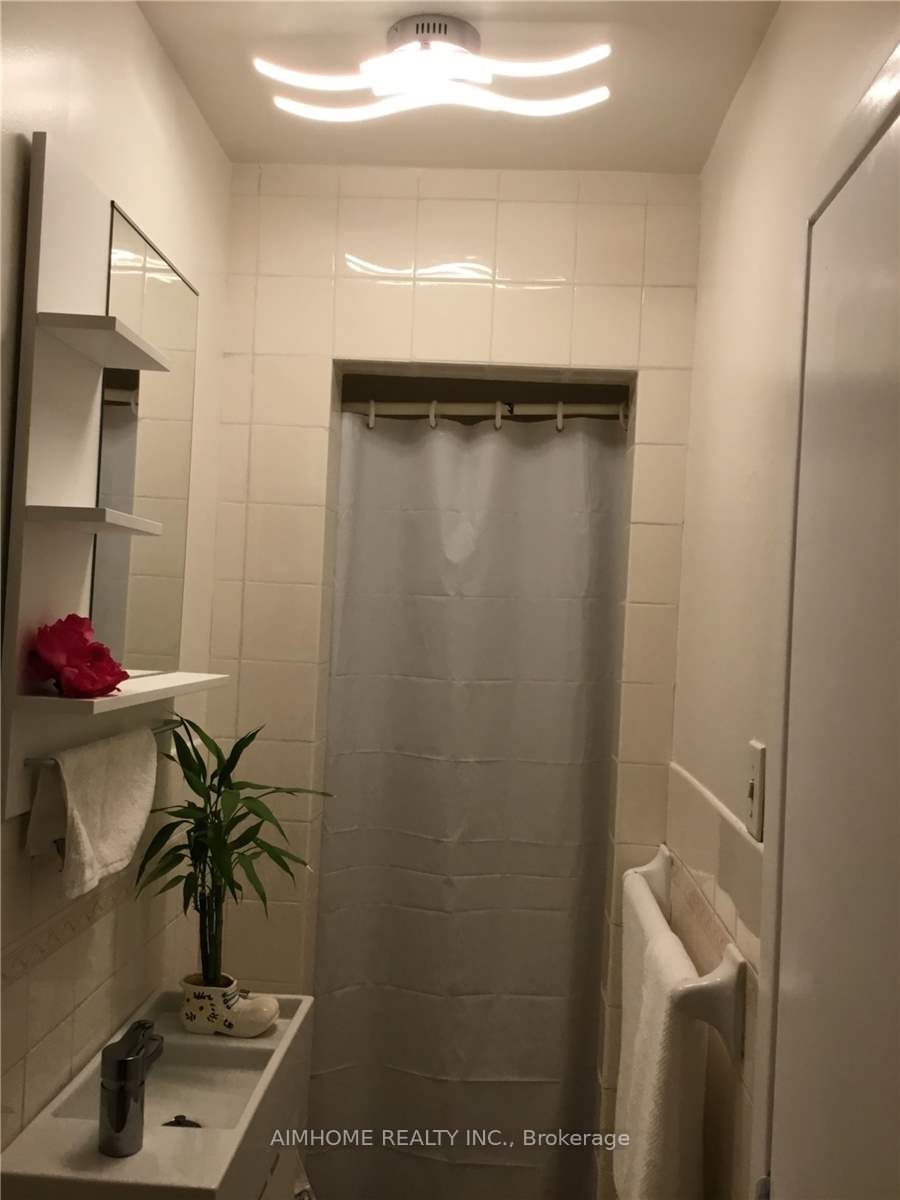 Additional image 5 of #1-68 Claver Avenue, Toronto, ON, M6B 2W2