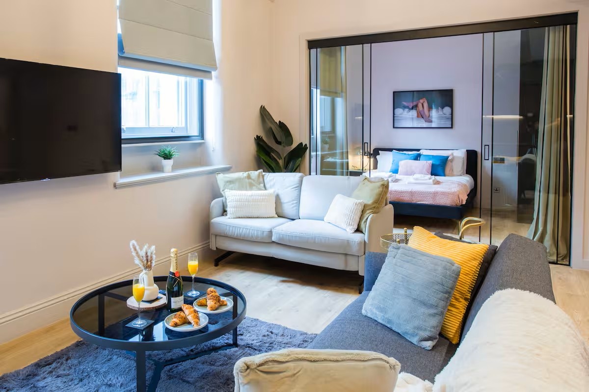 2 Bed Flat, Charlotte Street, M1, N1 7GU