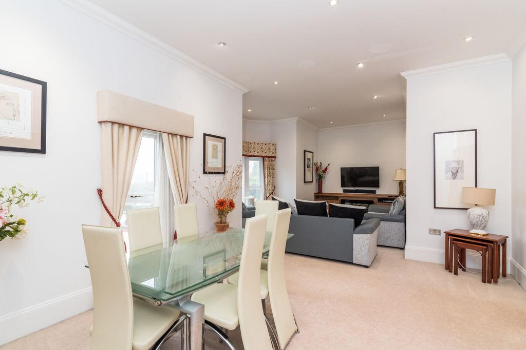 Additional image 4 of 3 bed flat for saleApartment 8, Royal Court Apartments, 60 - 66 Lichfield Road, Sutton Coldfield B74