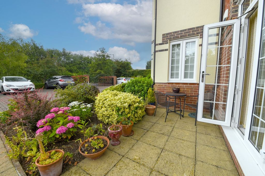 Additional image 15 of 3 bed flat for saleMonks Lane, Newbury RG14