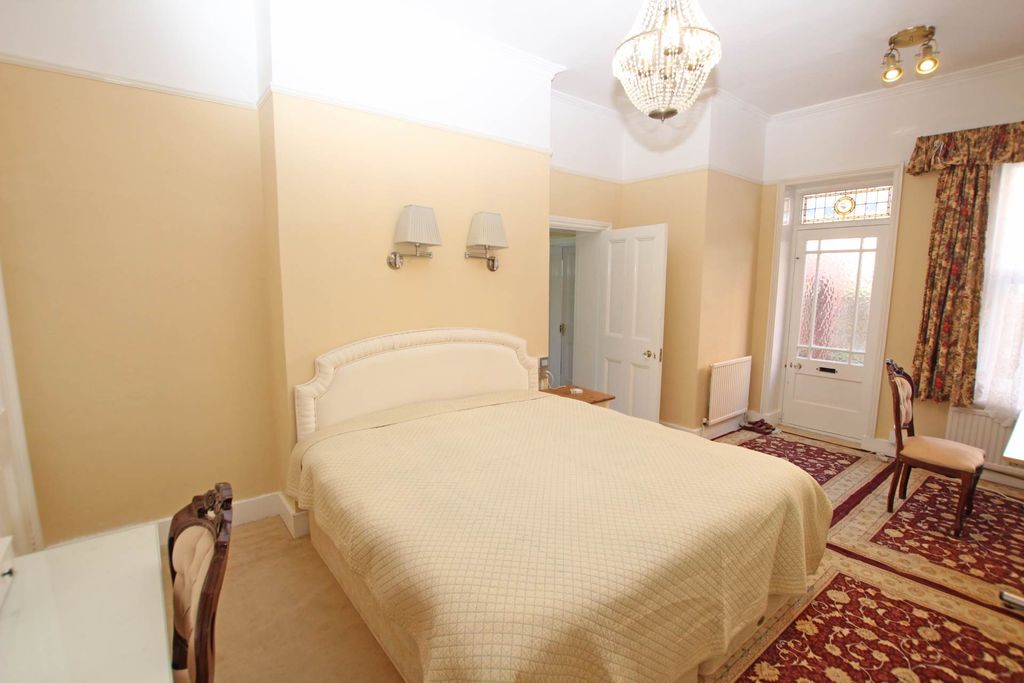 Additional image 16 of 4 bed flat for saleGrassington Road, Eastbourne BN20