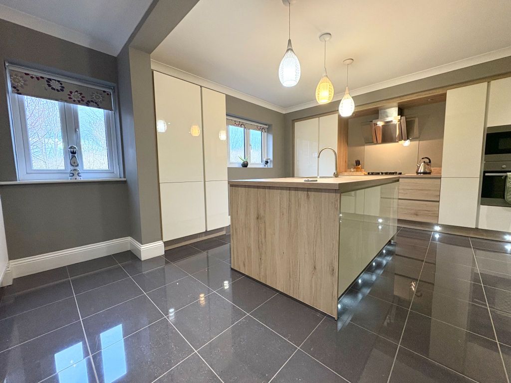 3 bed flat for saleLowes Rise, Durham DH1 photo 5