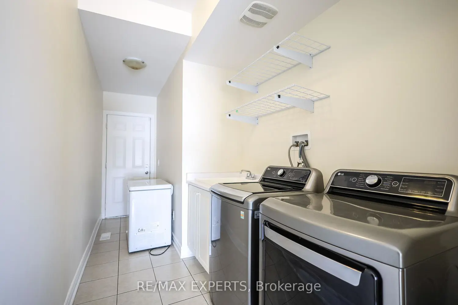 Additional image 17 of 27 Hogan Manor Drive