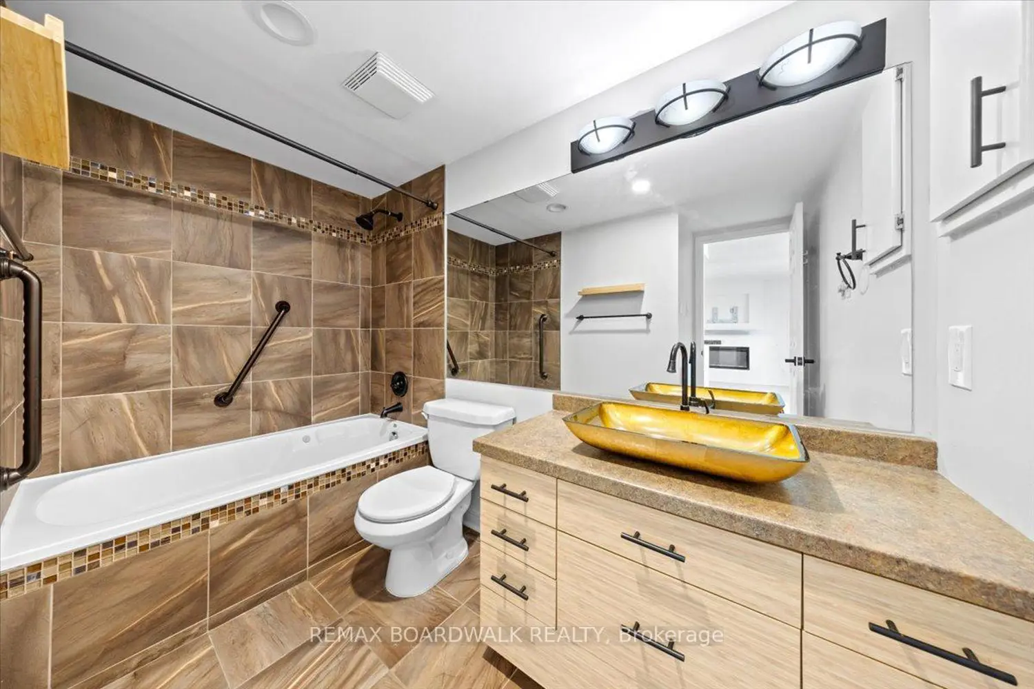 Additional image 14 of 15 Murray Street 308