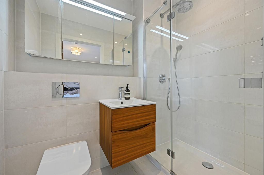 Additional image 9 of 2 bed flat for saleStation Road, Gerrards Cross SL9
