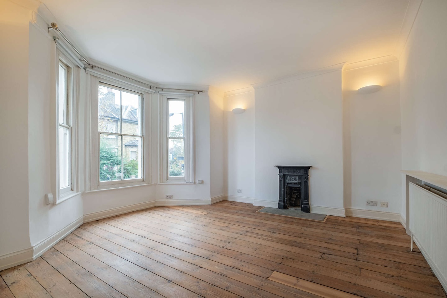 1 Bed End Terrace, Bushey Hill Road, SE5, N1 7GU