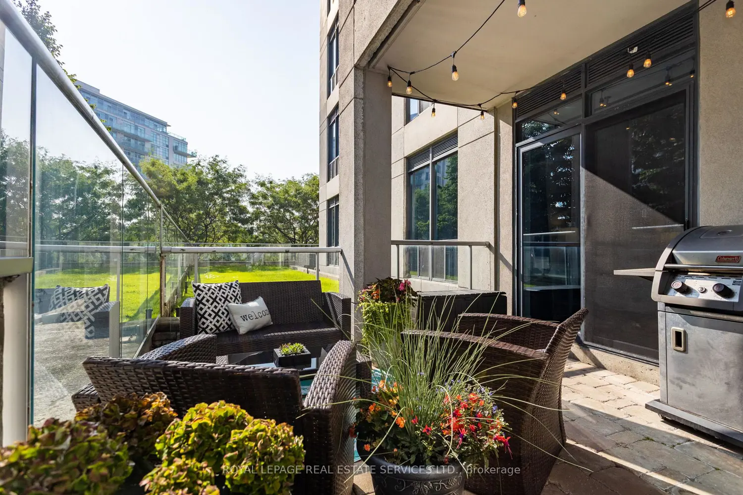 2083 Lake Shore Boulevard 109