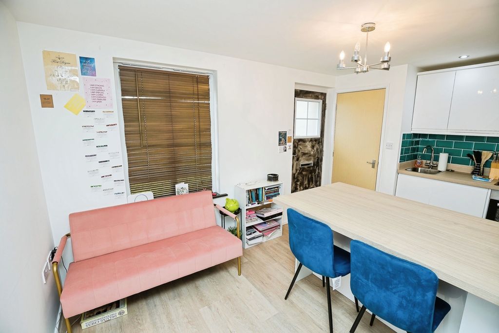 1 bed flat for saleMaes Deri, Deeside, Clwyd CH5 photo 4