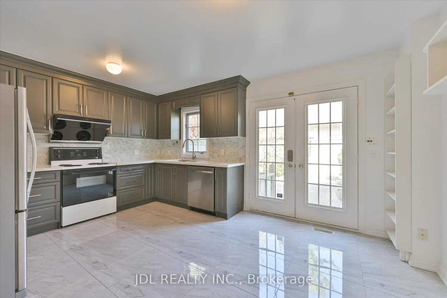 Additional image 5 of 3036 Bayview Avenue I