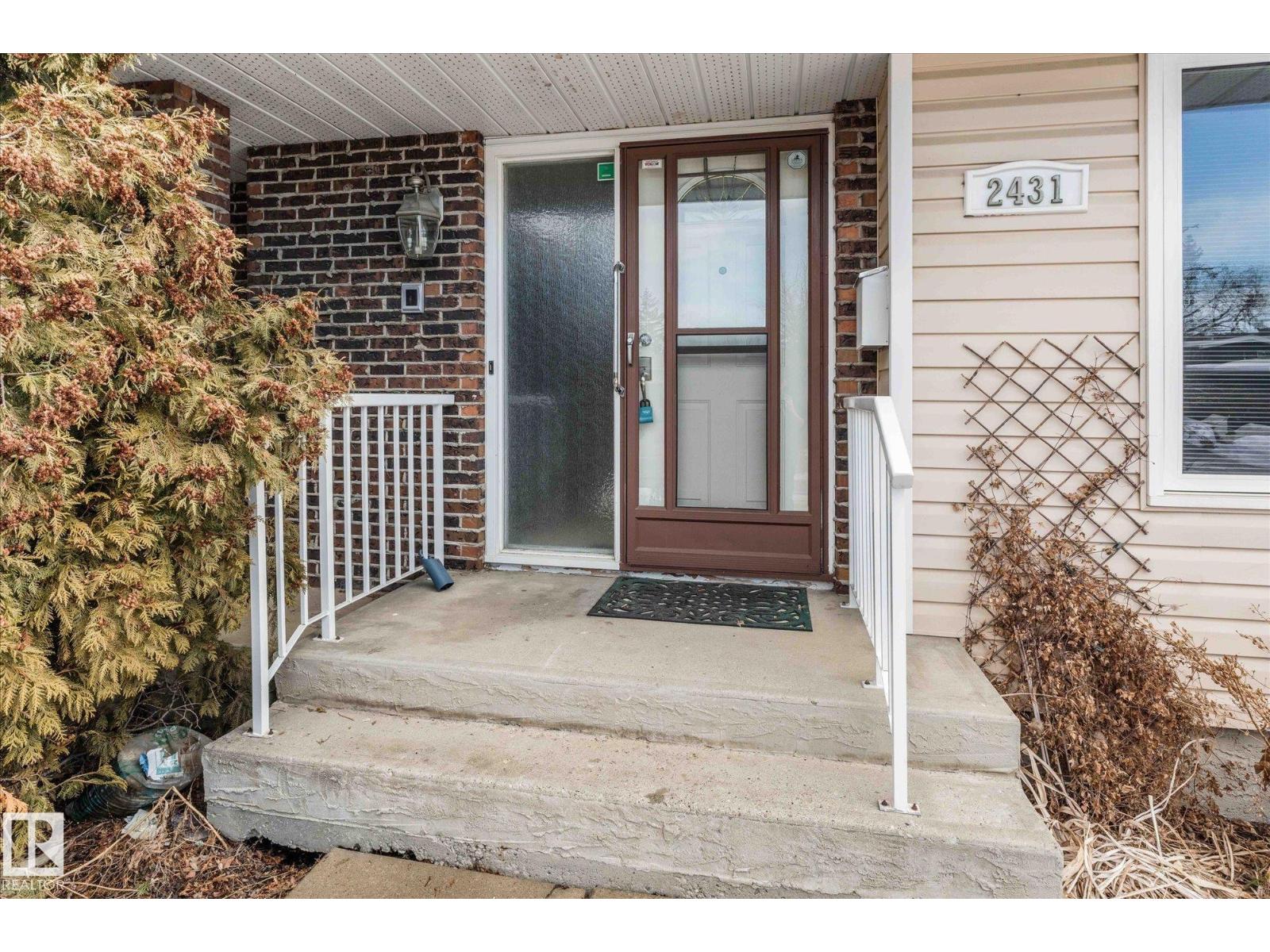 Additional image 2 of 2431 117 Street NW, Edmonton, AB, T6J3R4