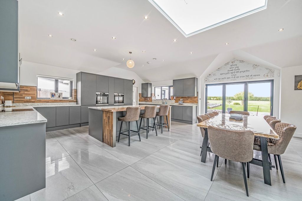 Additional image 2 of 8 bed detached house for saleGreen End Road, Kempston, Bedford MK43