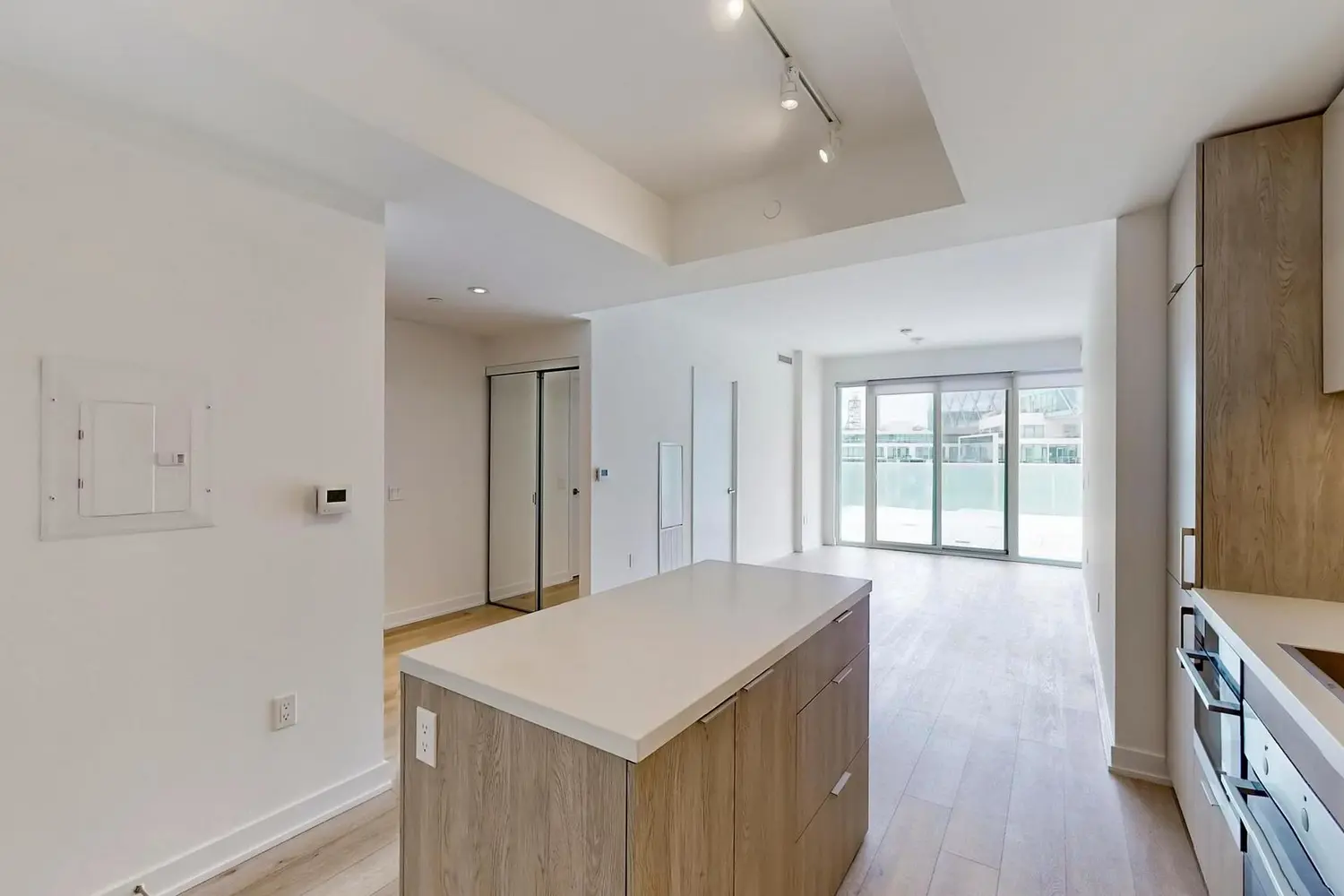 Additional image 11 of 15 Queens Quay 1002