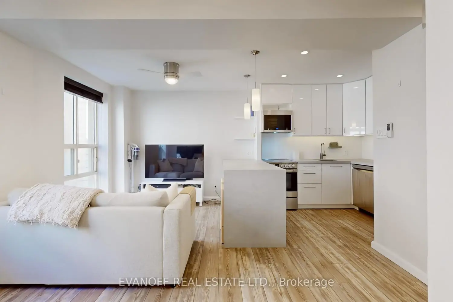 80 Charles Street 605 photo 5