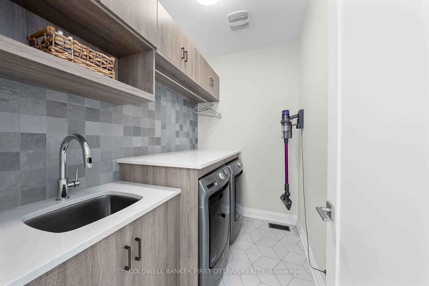 Additional image 16 of 43 Deerfox Drive