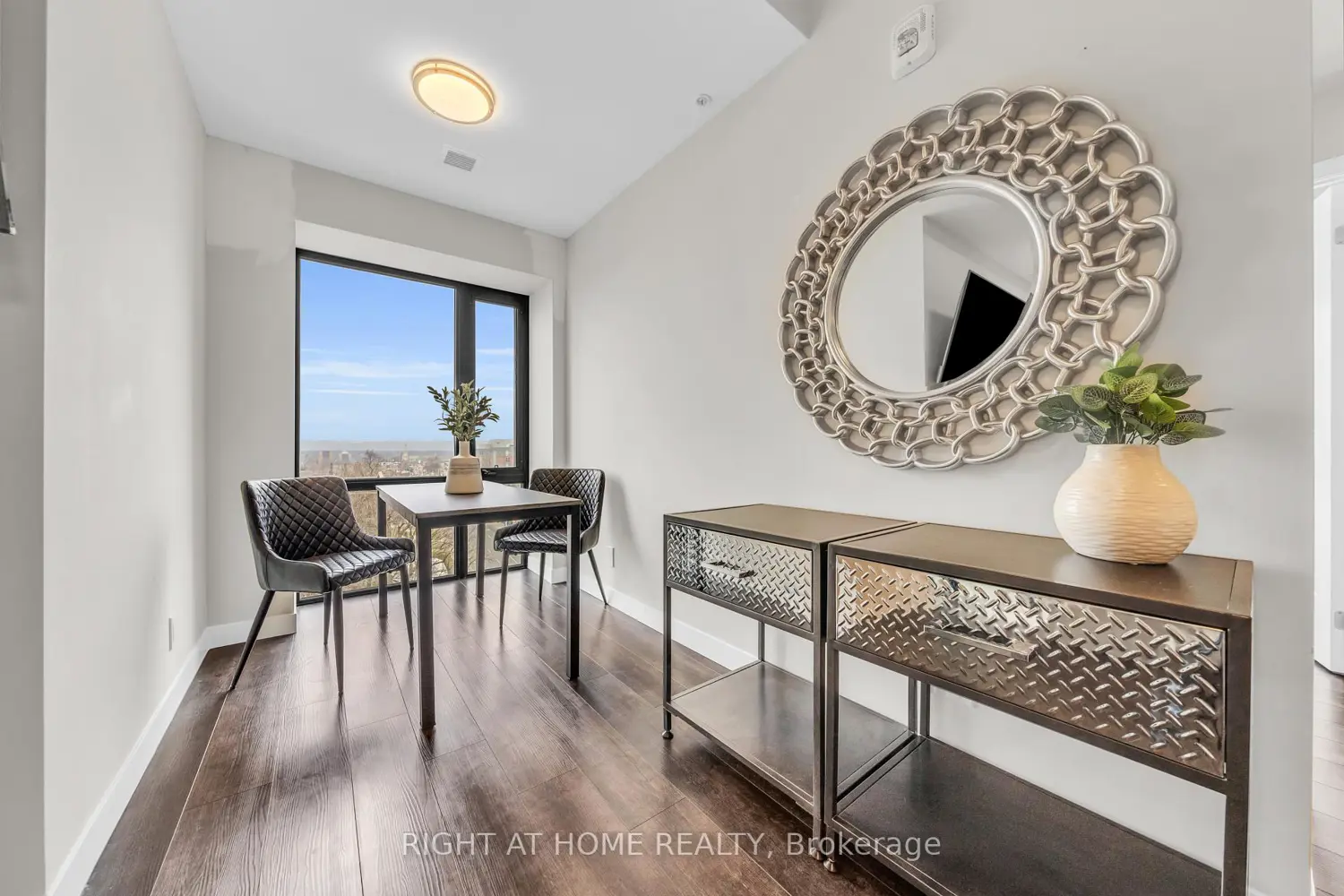 Additional image 12 of 15 Queen Street 807