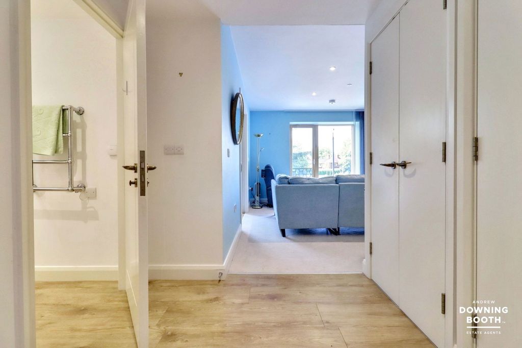 2 bed flat for saleMonks Close, Lichfield WS13 photo 2