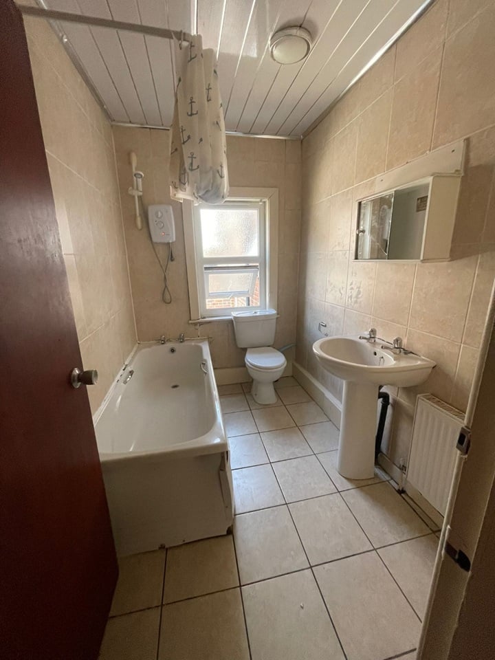 Additional image 3 of Room in a Shared House, Hanover Square, LS3, N1 7GU