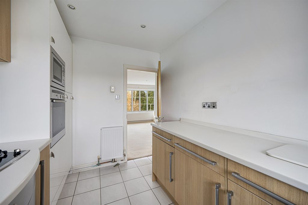 Additional image 8 of 3 bed flat for saleLindow Court, Kings Road, Wilmslow SK9