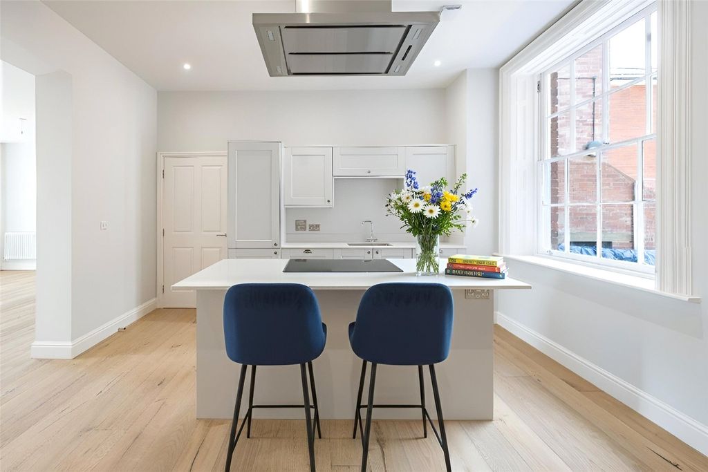 Additional image 2 of 3 bed flat for saleMagdalen Road, Exeter EX2
