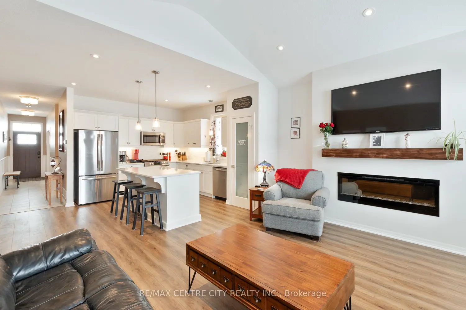 Additional image 4 of 24 Renaissance Drive