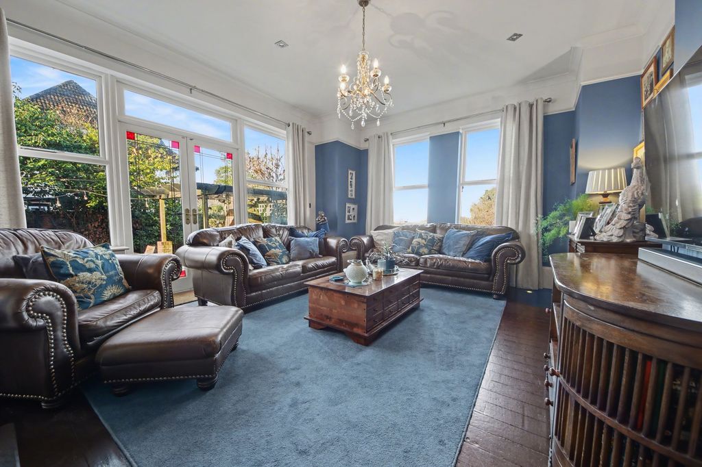 Additional image 3 of 6 bed property for saleThorold Road, Bitterne Park SO18