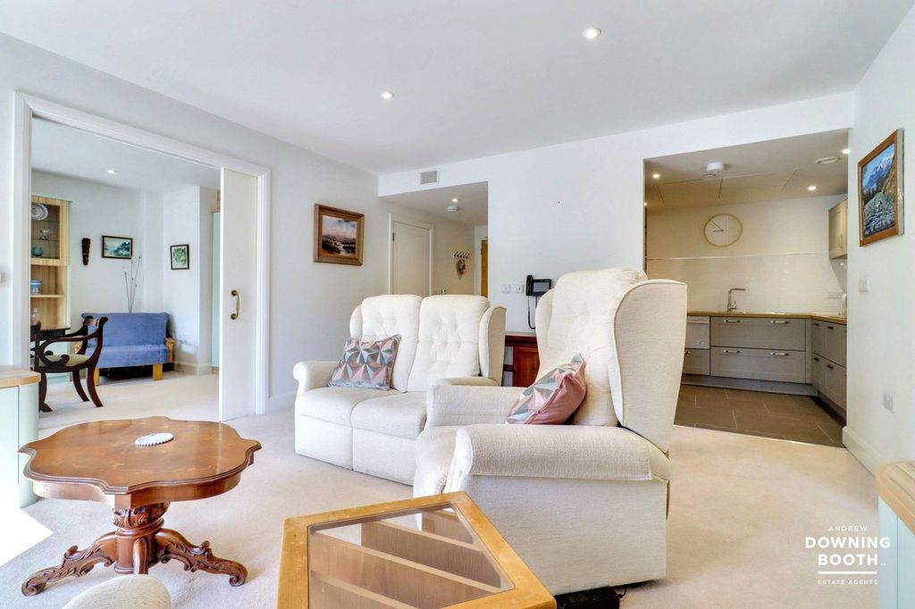 2 bed flat for saleMonks Close, Lichfield WS13 photo 5