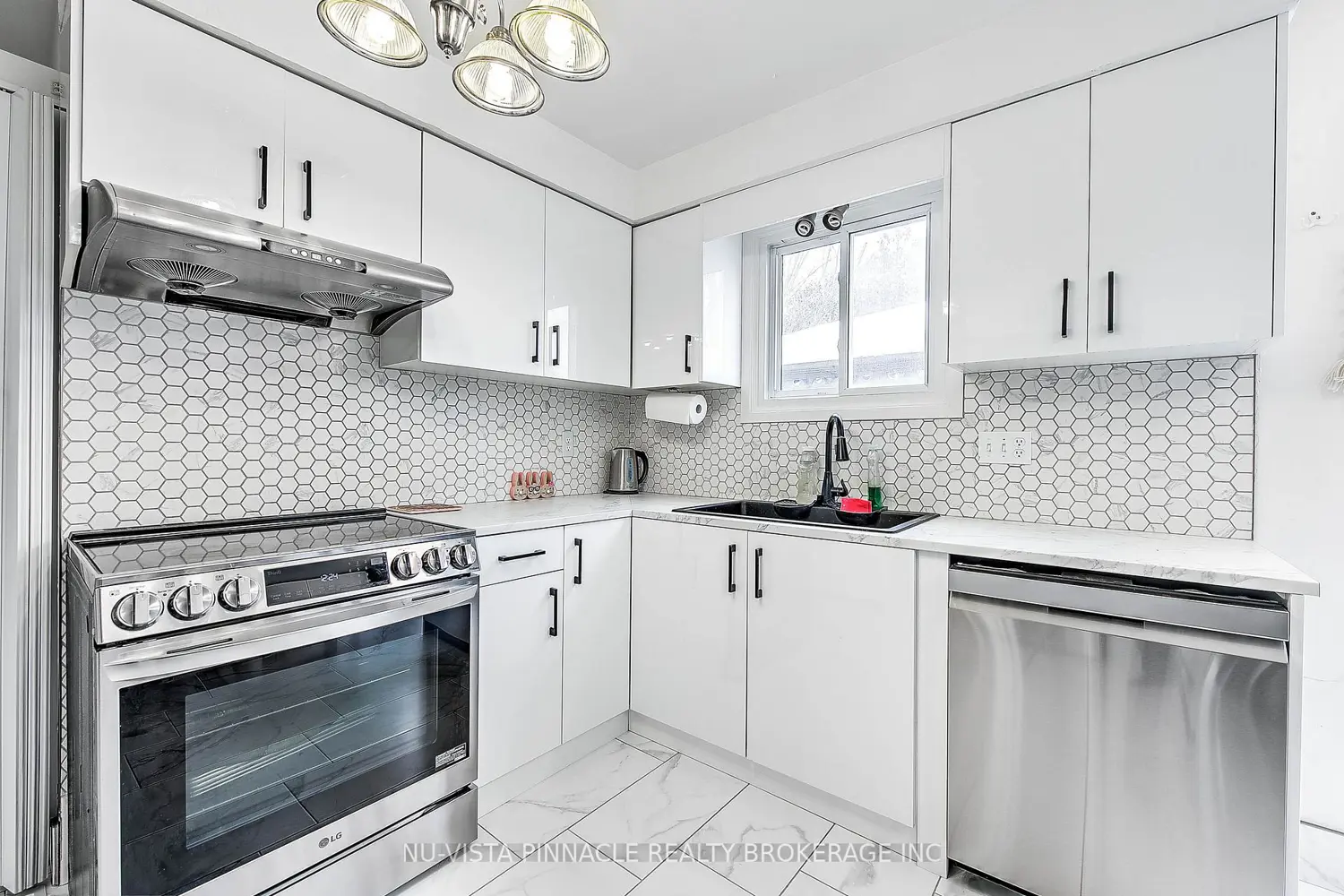 34 Rosamond Crescent photo 5