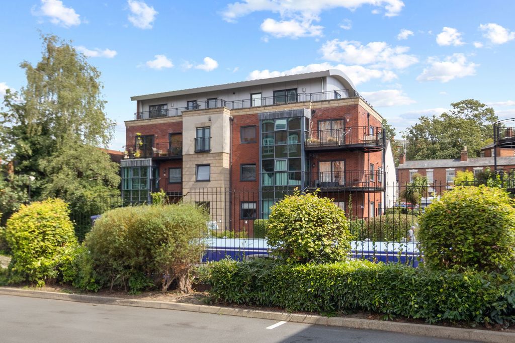 2 bed flat for sale21 Diglis Court, Diglis, Worcester. WR5