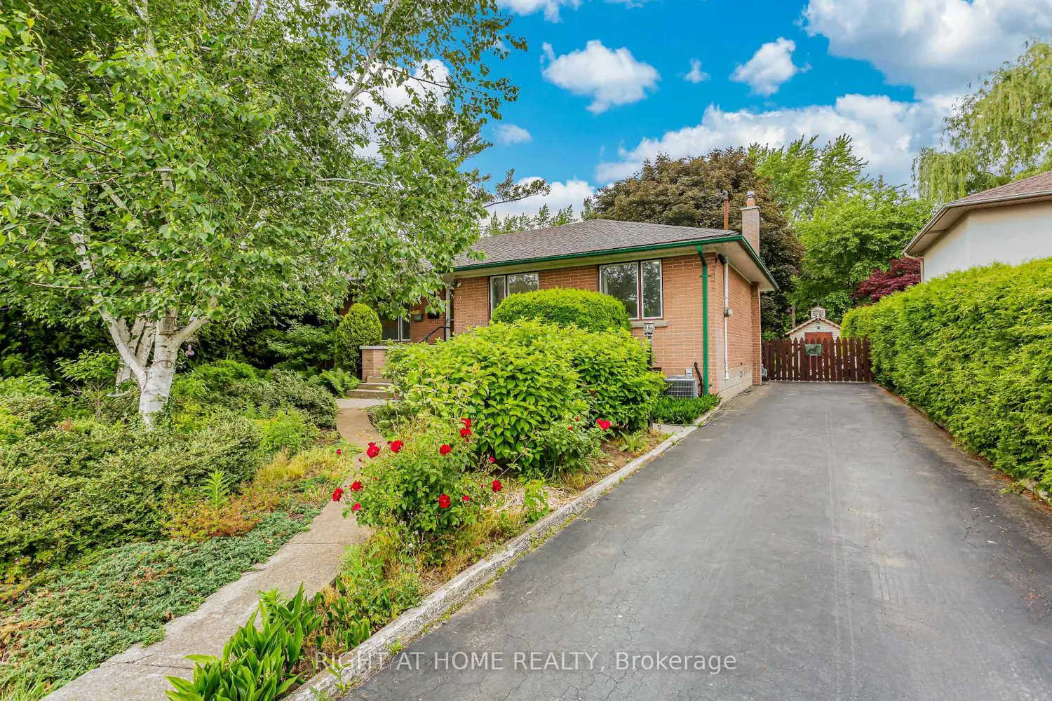 411 Maplehurst Avenue photo 5