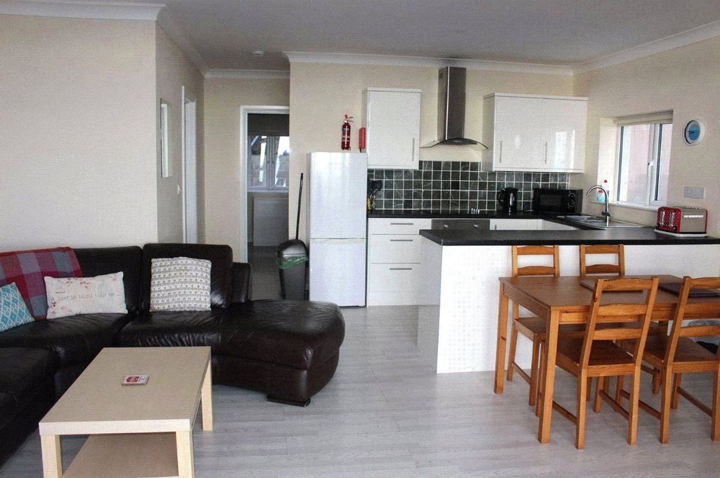 Additional image 9 of 2 bed flat for saleApt 5 (19) Coastal View, Pendine, Carmarthen SA33