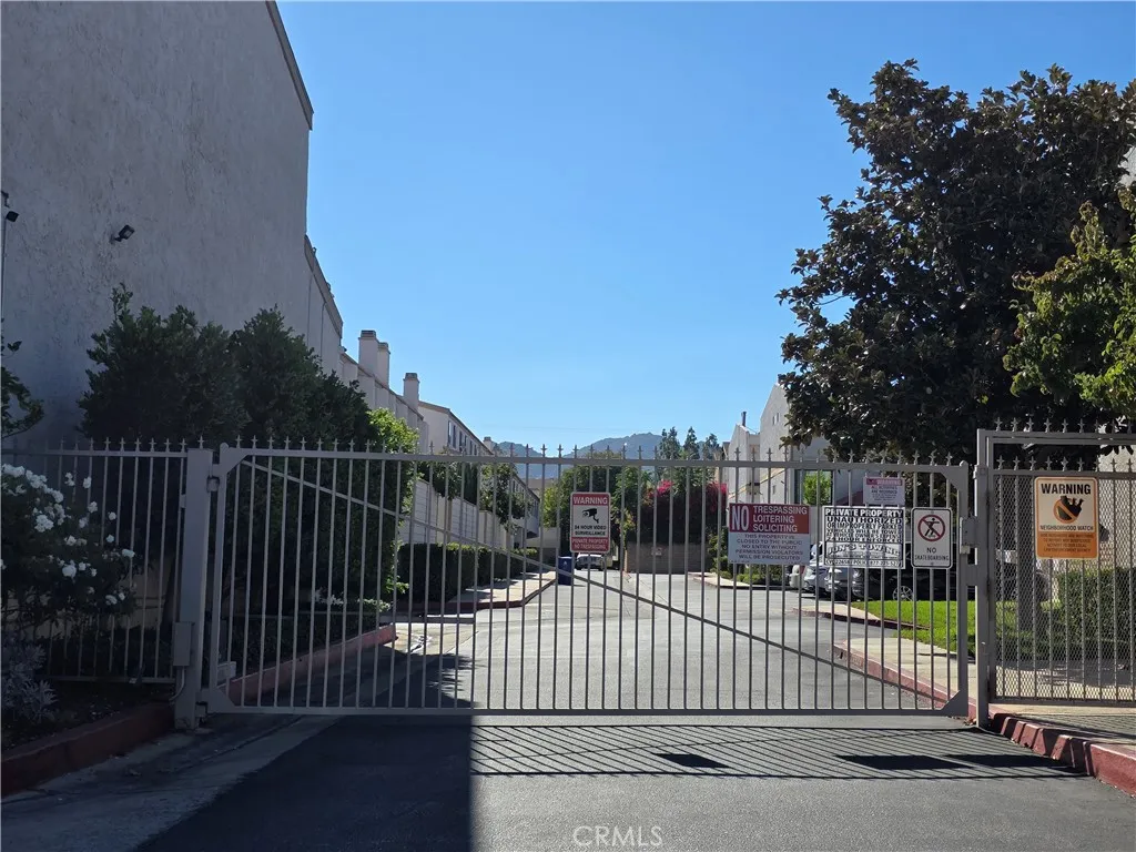 10231 Independence Avenue Unit C12, Chatsworth, CA 91311