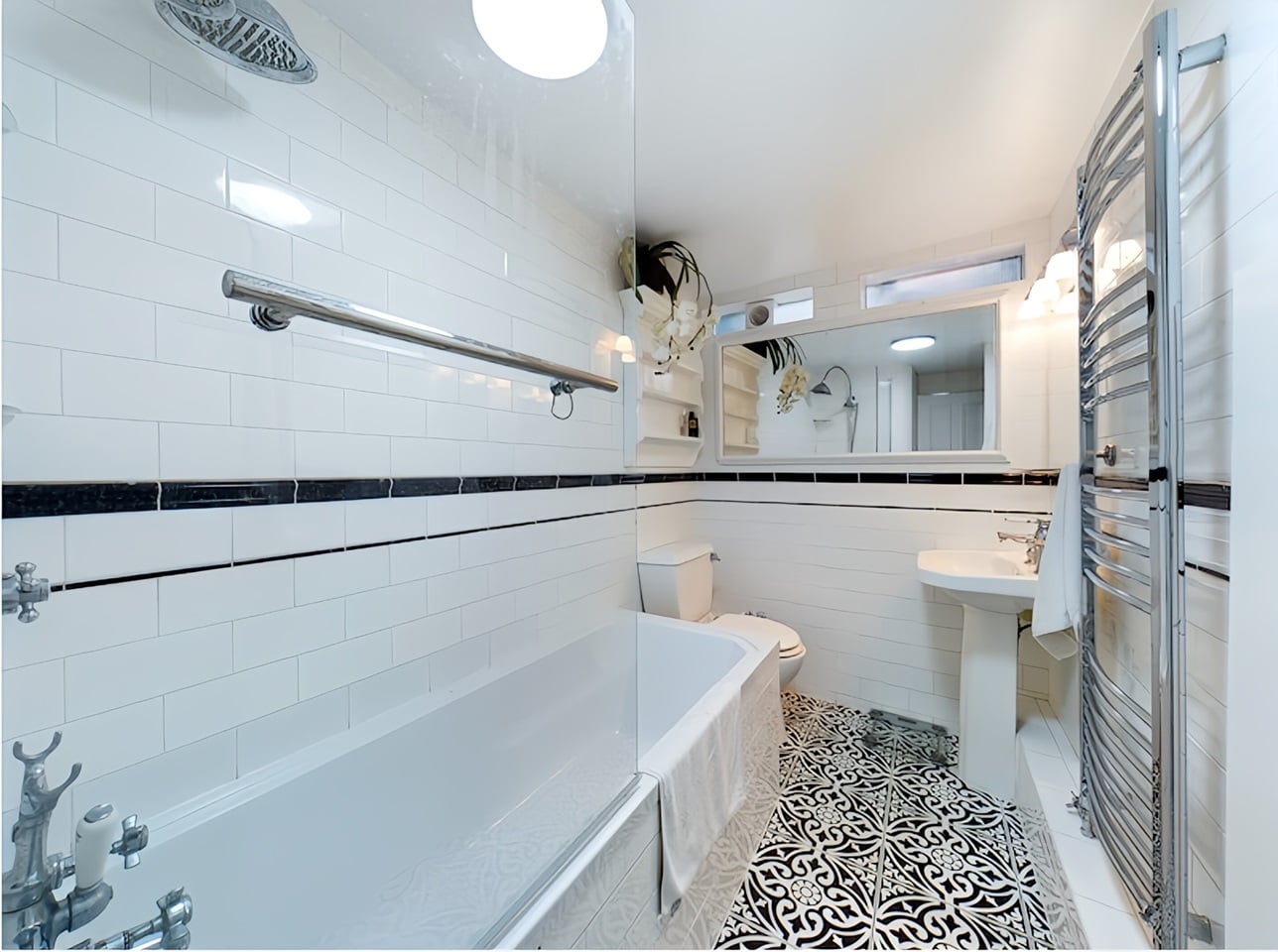 Additional image 3 of 2 Bed Flat, Saint Lukes Avenue, SW4, N1 7GU