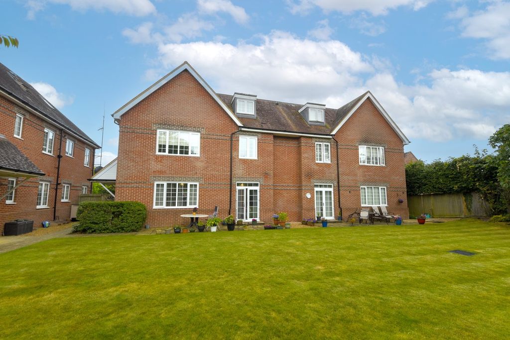Additional image 18 of 3 bed flat for saleMonks Lane, Newbury RG14