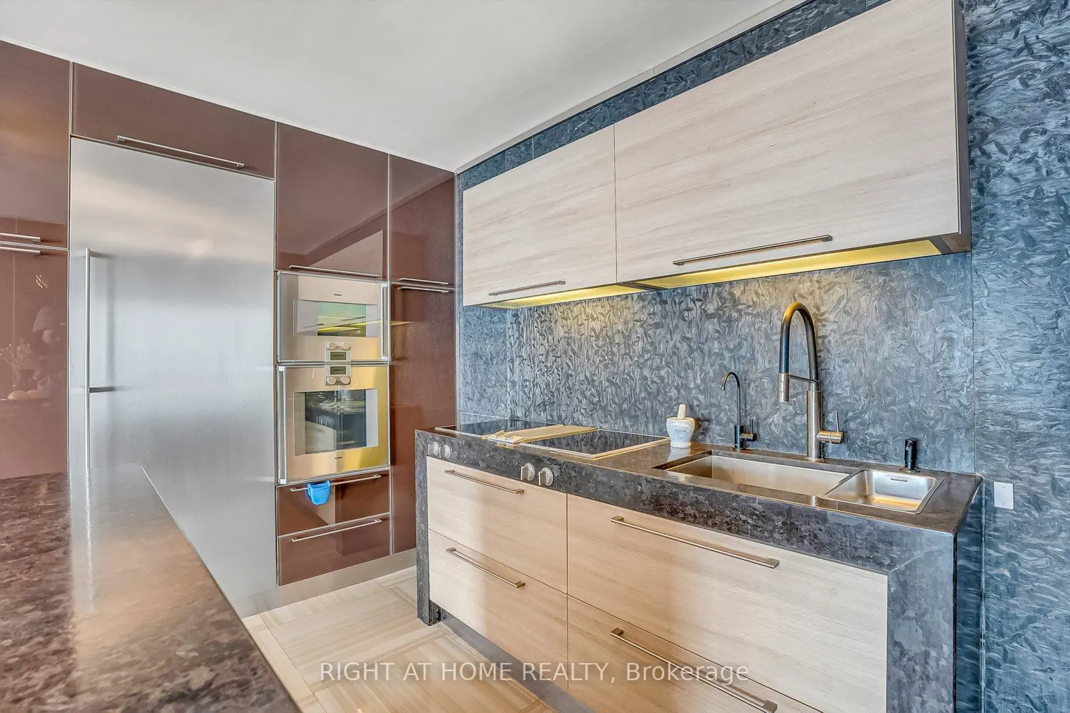 Additional image 6 of 33 Harbour Square #2019