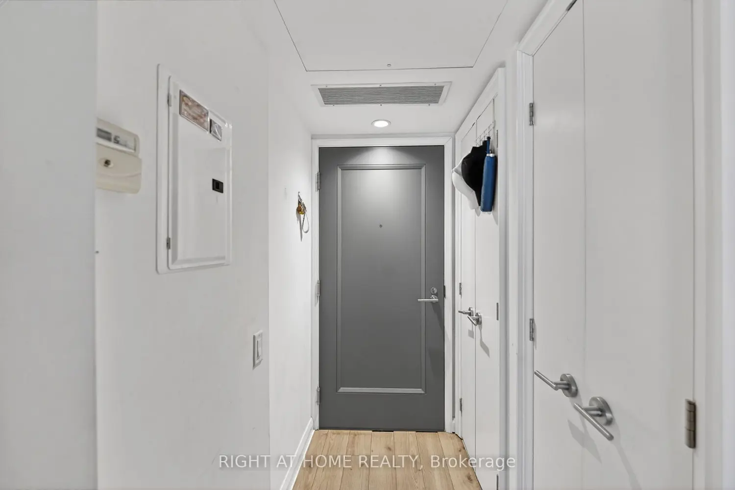 Additional image 5 of 155 Yorkville Avenue 2512