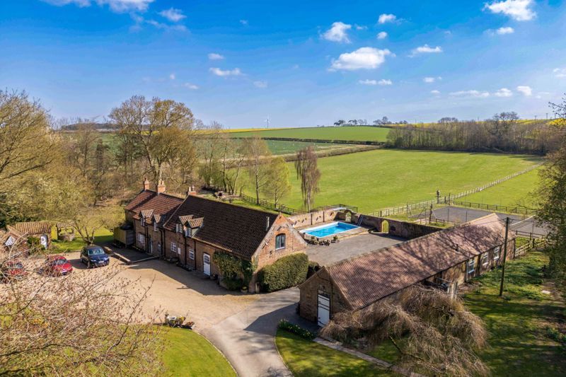 5 bed detached house for saleTibthorpe, Driffield YO25 photo 2