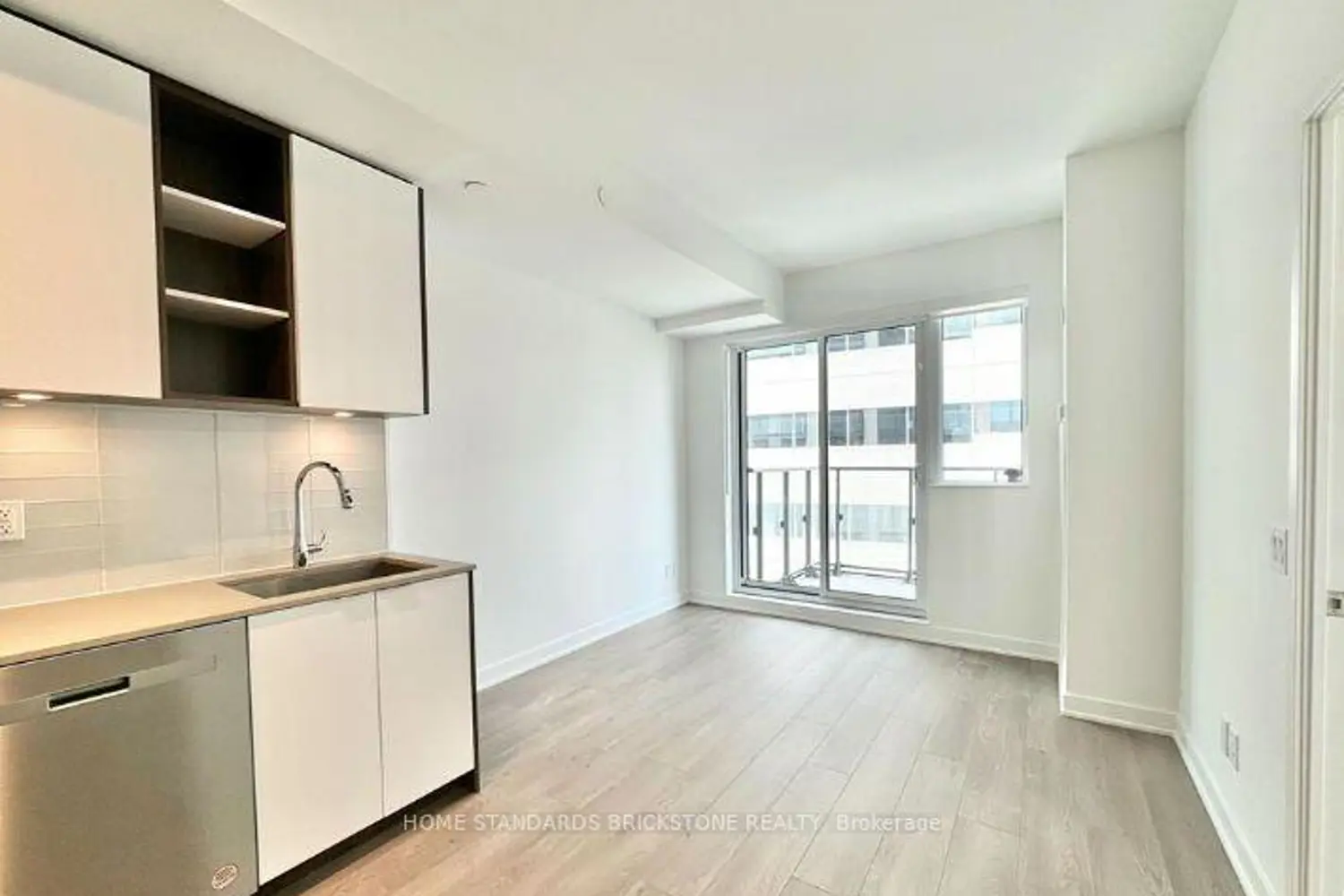 543 Richmond Street 933 photo 2