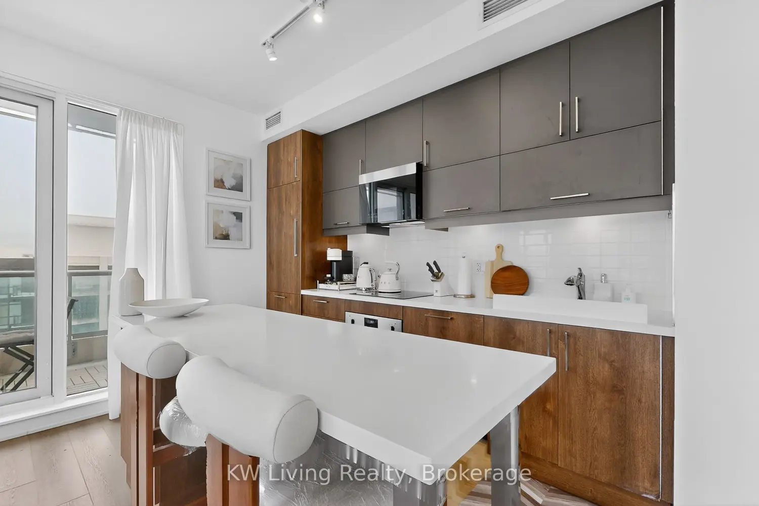 8119 Birchmount Road 1606 photo 4